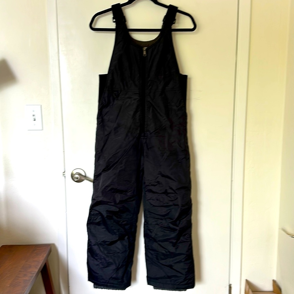 Kid’s ski pants.